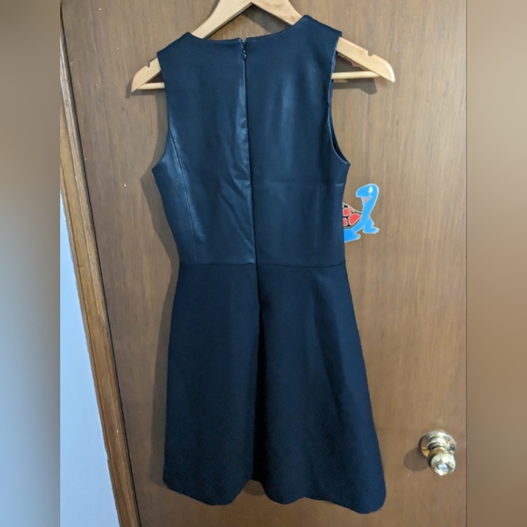 Theory Alinea Mod Stretch Leather Light dress - Picture 4 of 5